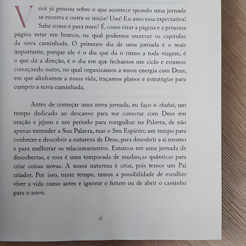 Abraçada Pela Presença De Deus | Dirce Carvalho - Image 2