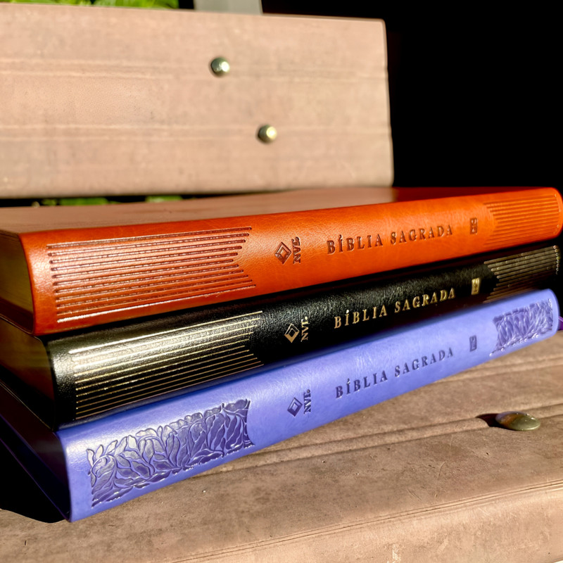 Bíblia NVT Filament Letra Grande Slim Luxo Couro Preta - Image 3
