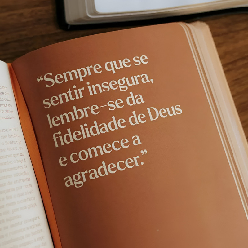 Devocional Simples Assim Encontros Extraordinários Capa Dura Bege - Image 3