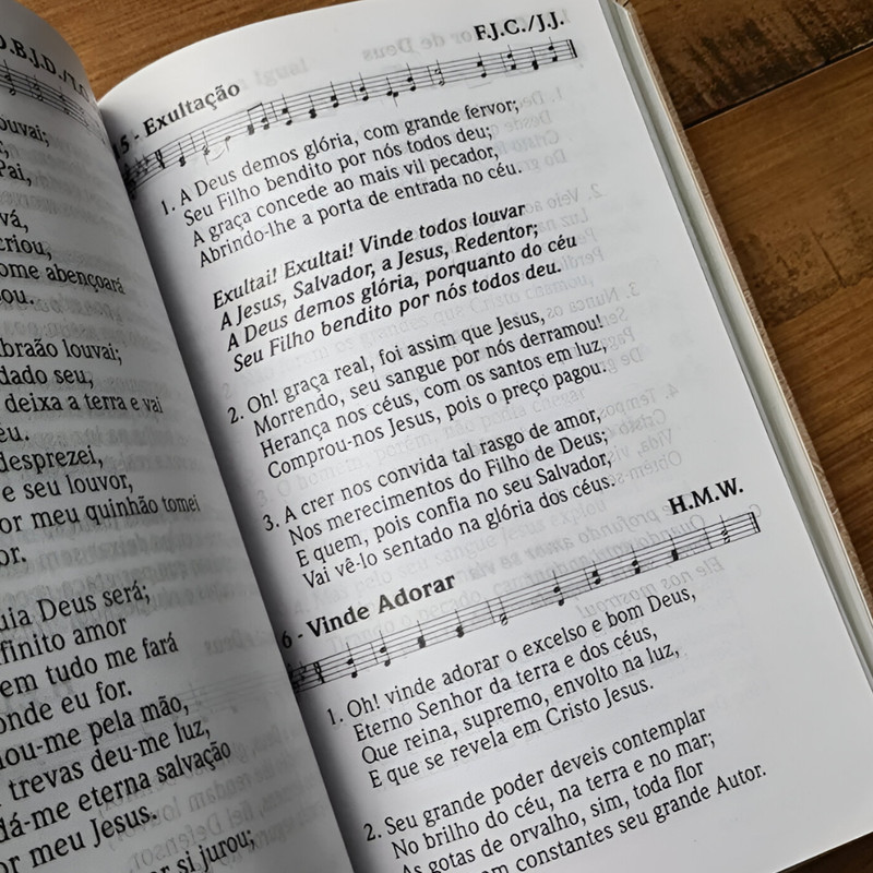 Bíblia ARC Letra Grande Com Cantor Cristão Luxo Preta - Image 4