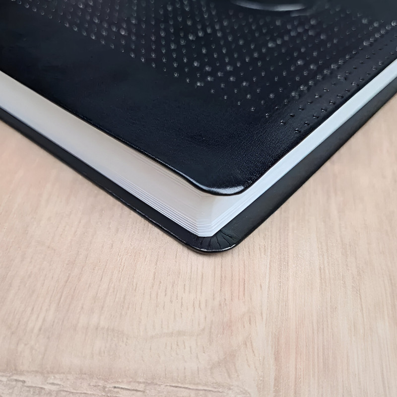 Bíblia Nvi Slim Cruz Capa Luxo Preta - Image 3