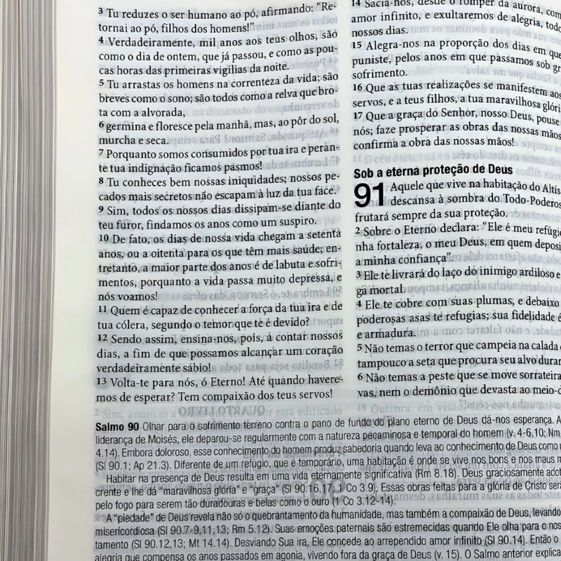 Bíblia de Estudo KJA Cristo em Toda Escritura Preto e Dourado - Image 4