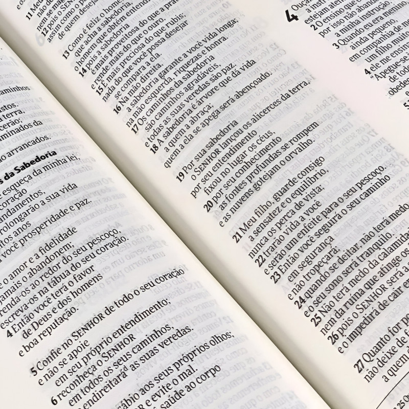 Bíblia Nvi Slim Cruz Capa Luxo Preta - Image 2